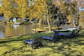 Lakefront Macon Home w/ Pool, Dock & Fishing!