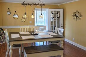 Lakefront Macon Home w/ Pool, Dock & Fishing!