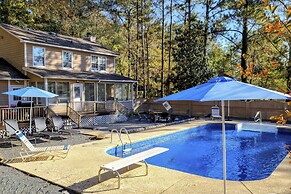 Lakefront Macon Home w/ Pool, Dock & Fishing!