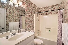 Lakefront Macon Home w/ Pool, Dock & Fishing!