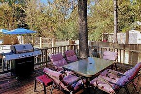 Lakefront Macon Home w/ Pool, Dock & Fishing!
