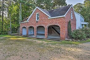 Charming Newnan Carriage House on 95 Acres!