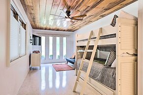 Mid-century Dream Home < Half-mile to Beach!