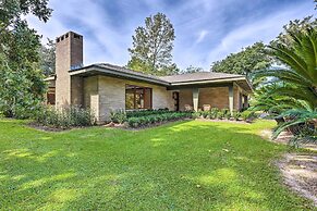 Mid-century Dream Home < Half-mile to Beach!