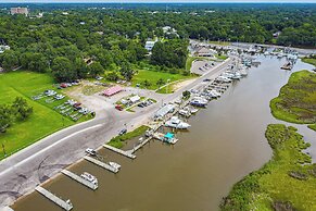 Mid-century Dream Home < Half-mile to Beach!