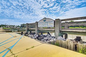 Mid-century Dream Home < Half-mile to Beach!