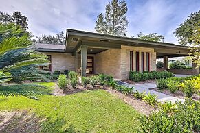 Mid-century Dream Home < Half-mile to Beach!