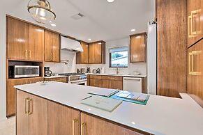 Mid-century Dream Home < Half-mile to Beach!