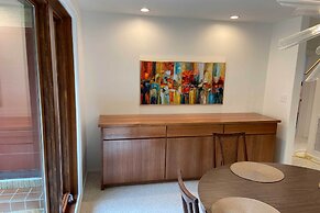 Mid-century Dream Home < Half-mile to Beach!