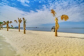 Mid-century Dream Home < Half-mile to Beach!