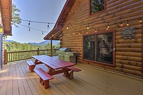 Lovely Log Cabin + Bunkhouse w/ Views & Yard!