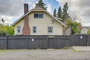 Family-friendly Seattle Escape: 8 Mi to Dtwn!