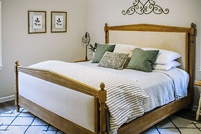 Mod 'stable House' on 10 Acres, Walk to Lake!