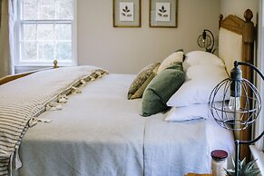 Mod 'stable House' on 10 Acres, Walk to Lake!