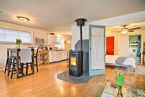 Portland Floating Home Getaway w/ Sauna!