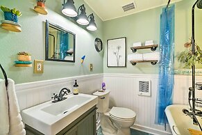 Portland Floating Home Getaway w/ Sauna!