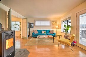 Portland Floating Home Getaway w/ Sauna!