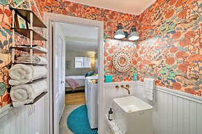 Portland Floating Home Getaway w/ Sauna!