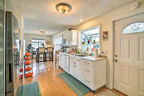 Portland Floating Home Getaway w/ Sauna!