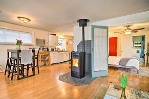 Portland Floating Home Getaway w/ Sauna!