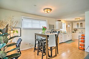 Portland Floating Home Getaway w/ Sauna!