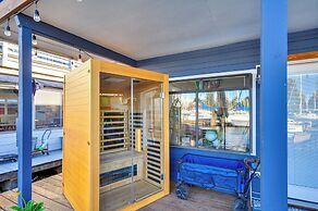 Portland Floating Home Getaway w/ Sauna!