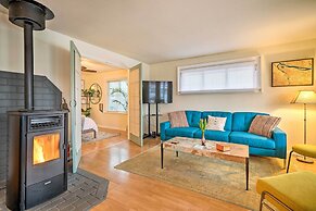 Portland Floating Home Getaway w/ Sauna!