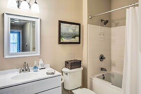 Bright St Simons Island Condo w/ Shared Pool!