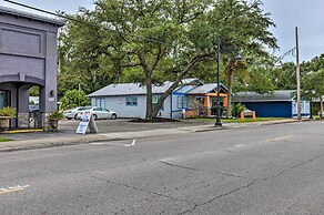 Downtown Ocean Springs Retreat: 1 Mi to Beach!