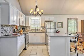 Beautiful Home With Mountain-view Deck + Smart TV