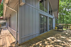 Beautiful Home With Mountain-view Deck + Smart TV