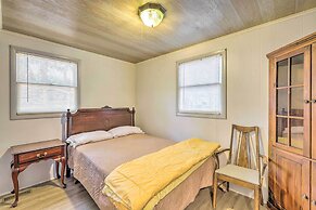 Beautiful Home With Mountain-view Deck + Smart TV