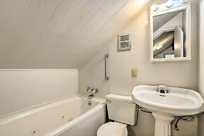 Beautiful Home With Mountain-view Deck + Smart TV