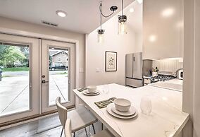 Sleek Modern Home w/ Patio, 8 Mi to Dtwn Seattle!