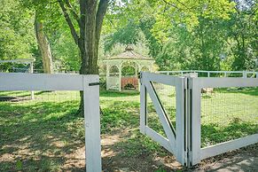 Nashville Getaway w/ Gazebo, 11 Mi to Downtown!