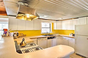 Charming Cottage w/ Deck in Blue Ridge!