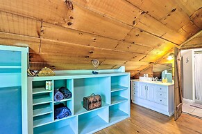 Charming Cottage w/ Deck in Blue Ridge!