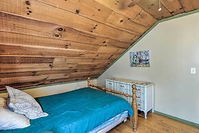 Charming Cottage w/ Deck in Blue Ridge!