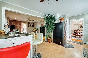 Home in Temple w/ Screened Porch + Gas Fireplace!