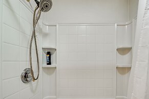 Home in Temple w/ Screened Porch + Gas Fireplace!