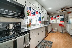 Home in Temple w/ Screened Porch + Gas Fireplace!