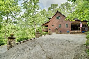 Spacious Hiawassee Cabin w/ Porch & Mtn View!