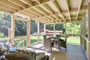 Charming Duplex: 12 Mi to UGA & Sanford Stadium!