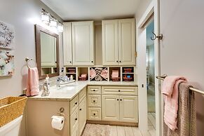 Charming Duplex: 12 Mi to UGA & Sanford Stadium!