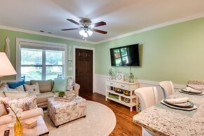 Charming Duplex: 12 Mi to UGA & Sanford Stadium!