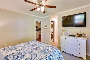 Charming Duplex: 12 Mi to UGA & Sanford Stadium!