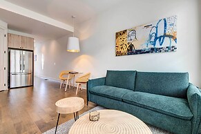 Modern Atlanta Townhome Rental ~ 2 Mi to Downtown!