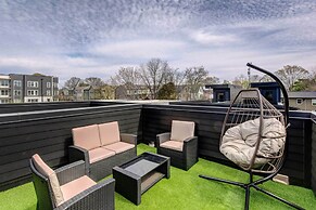 Modern Atlanta Townhome Rental ~ 2 Mi to Downtown!