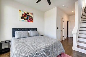 Modern Atlanta Townhome Rental ~ 2 Mi to Downtown!