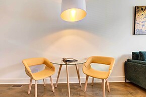 Modern Atlanta Townhome Rental ~ 2 Mi to Downtown!